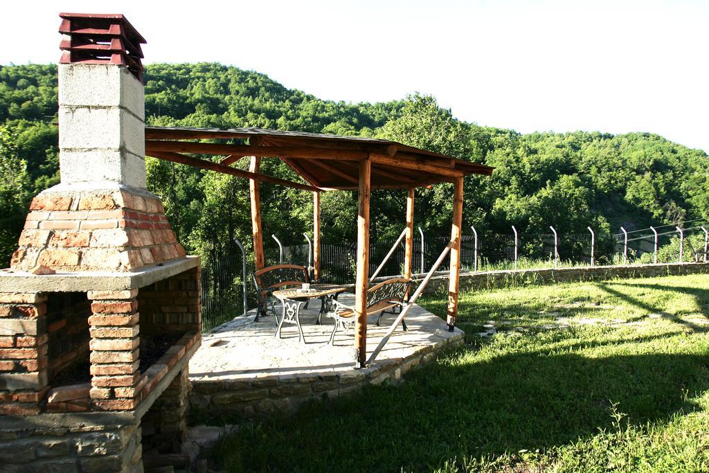Guesthouse Alexandros Nestorion ภายนอก รูปภาพ